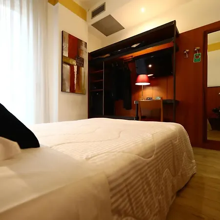 فندق Italia 3*