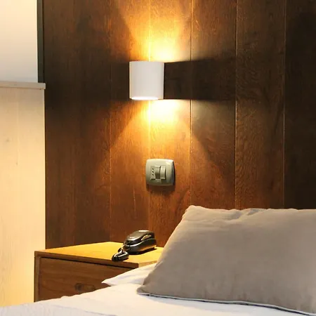 فندق Italia 3*