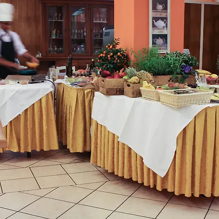 Готель Italia 3*