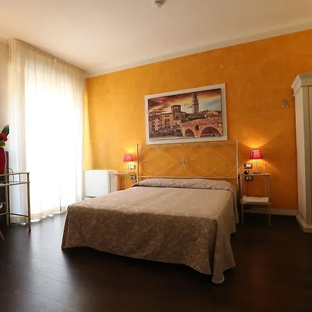 Italia Готель Верона